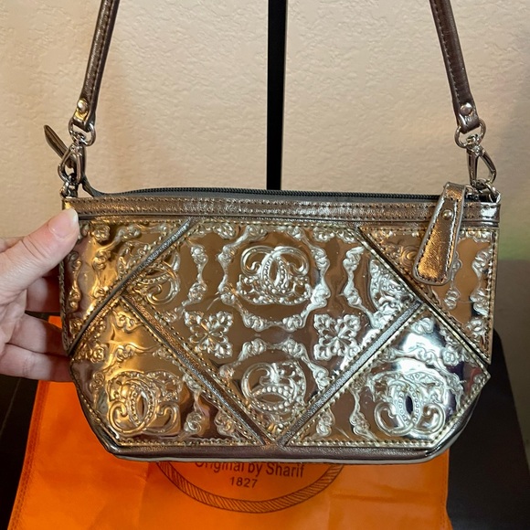 Rare GUC Sharif Silver Metallic Crossbody - Picture 4 of 10